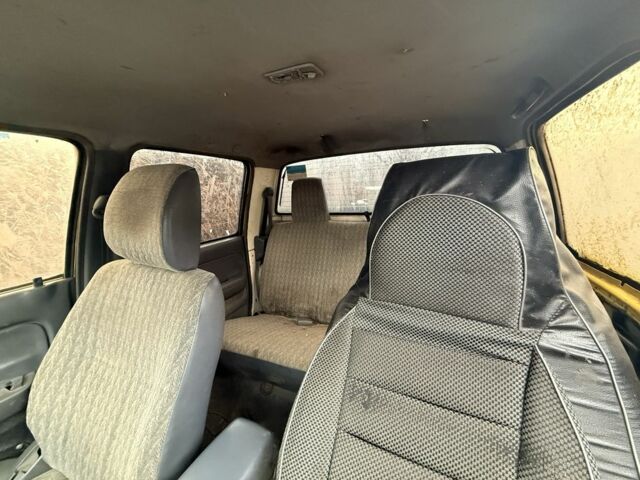 Зелений Тойота Хайлюкс, об'ємом двигуна 2.5 л та пробігом 300 тис. км за 1600 $, фото 4 на Automoto.ua