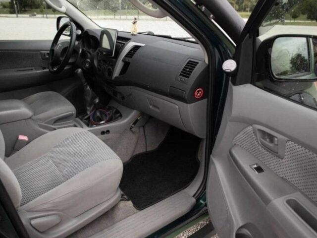 Зеленый Тойота Хайлюкс, объемом двигателя 2.5 л и пробегом 265 тыс. км за 5000 $, фото 4 на Automoto.ua