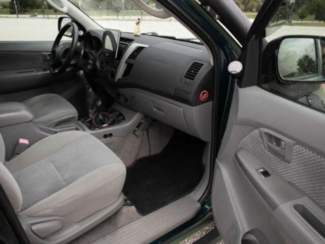 Зеленый Тойота Хайлюкс, объемом двигателя 2.5 л и пробегом 265 тыс. км за 4713 $, фото 6 на Automoto.ua