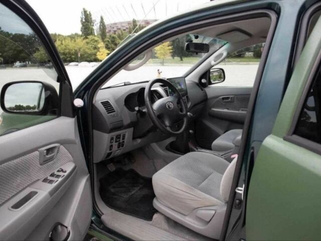 Зеленый Тойота Хайлюкс, объемом двигателя 2.5 л и пробегом 265 тыс. км за 5000 $, фото 3 на Automoto.ua