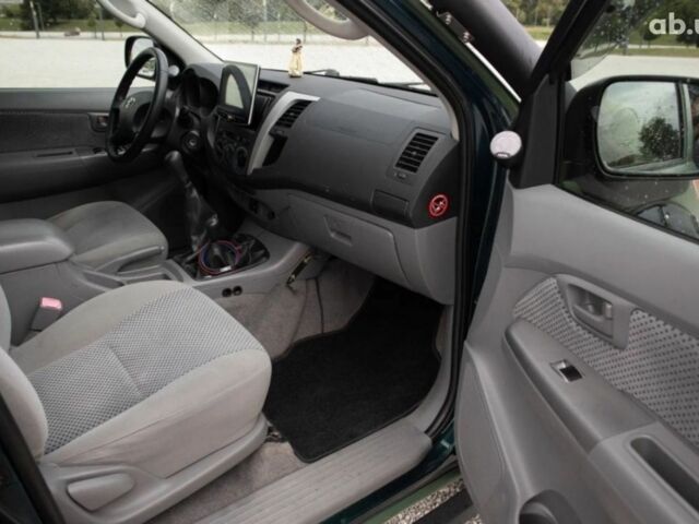 Зелений Тойота Хайлюкс, об'ємом двигуна 0 л та пробігом 250 тис. км за 3500 $, фото 3 на Automoto.ua