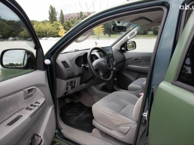 Зелений Тойота Хайлюкс, об'ємом двигуна 0 л та пробігом 250 тис. км за 3500 $, фото 2 на Automoto.ua