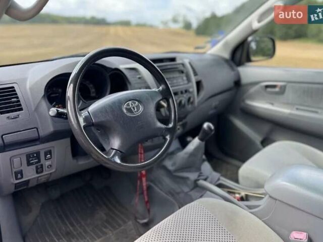 Зеленый Тойота Хайлюкс, объемом двигателя 2.5 л и пробегом 273 тыс. км за 3300 $, фото 8 на Automoto.ua