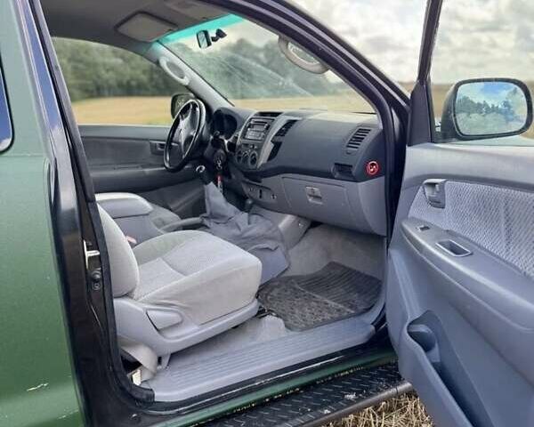 Зеленый Тойота Хайлюкс, объемом двигателя 2.5 л и пробегом 273 тыс. км за 3300 $, фото 9 на Automoto.ua