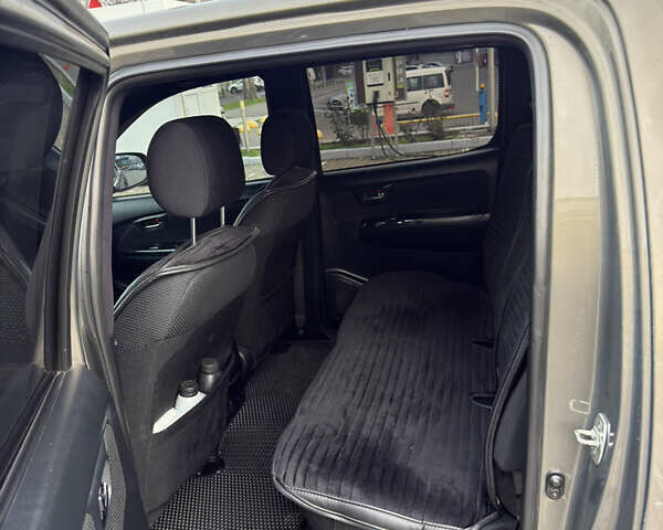 Зеленый Тойота Хайлюкс, объемом двигателя 2.4 л и пробегом 188 тыс. км за 24500 $, фото 11 на Automoto.ua