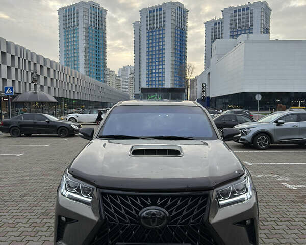 Зеленый Тойота Хайлюкс, объемом двигателя 2.4 л и пробегом 188 тыс. км за 24500 $, фото 3 на Automoto.ua