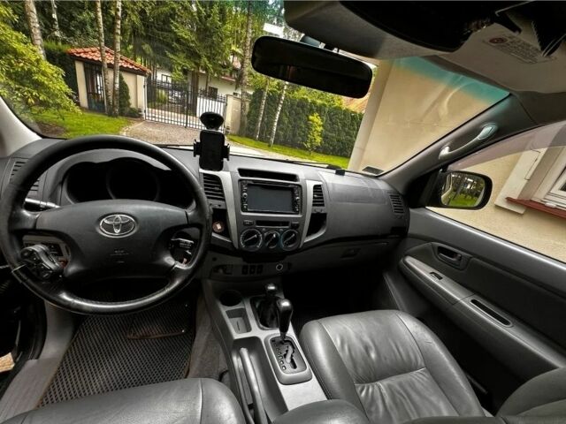 Зеленый Тойота Хайлюкс, объемом двигателя 3 л и пробегом 210 тыс. км за 3200 $, фото 6 на Automoto.ua