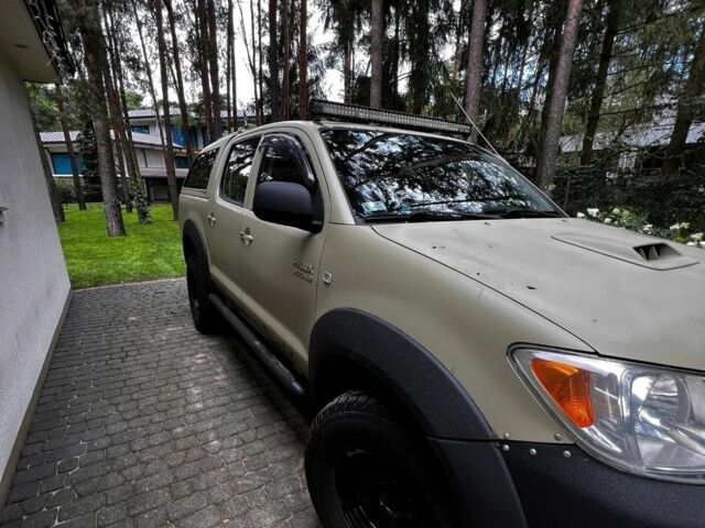 Зеленый Тойота Хайлюкс, объемом двигателя 3 л и пробегом 210 тыс. км за 3200 $, фото 4 на Automoto.ua