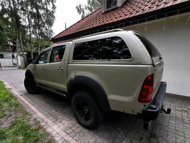 Зеленый Тойота Хайлюкс, объемом двигателя 3 л и пробегом 210 тыс. км за 3200 $, фото 2 на Automoto.ua