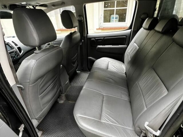 Зеленый Тойота Хайлюкс, объемом двигателя 3 л и пробегом 210 тыс. км за 3200 $, фото 7 на Automoto.ua