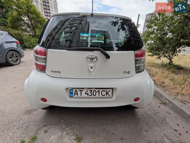 Белый Тойота АйКью, объемом двигателя 1 л и пробегом 179 тыс. км за 5000 $, фото 3 на Automoto.ua