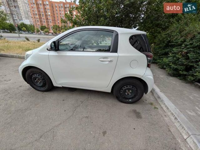 Белый Тойота АйКью, объемом двигателя 1 л и пробегом 179 тыс. км за 5000 $, фото 2 на Automoto.ua