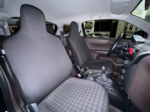 Черный Тойота АйКью, объемом двигателя 1 л и пробегом 34 тыс. км за 6036 $, фото 19 на Automoto.ua