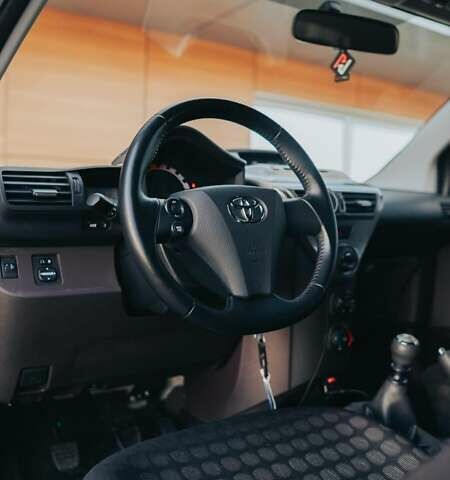 Черный Тойота АйКью, объемом двигателя 1 л и пробегом 34 тыс. км за 6000 $, фото 27 на Automoto.ua