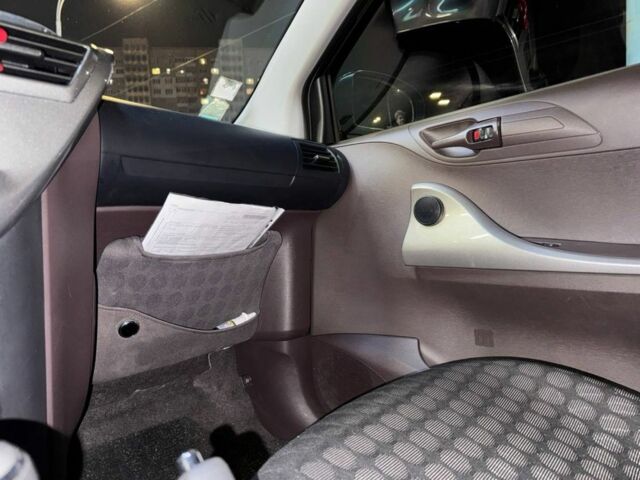 Черный Тойота АйКью, объемом двигателя 1 л и пробегом 34 тыс. км за 6036 $, фото 15 на Automoto.ua