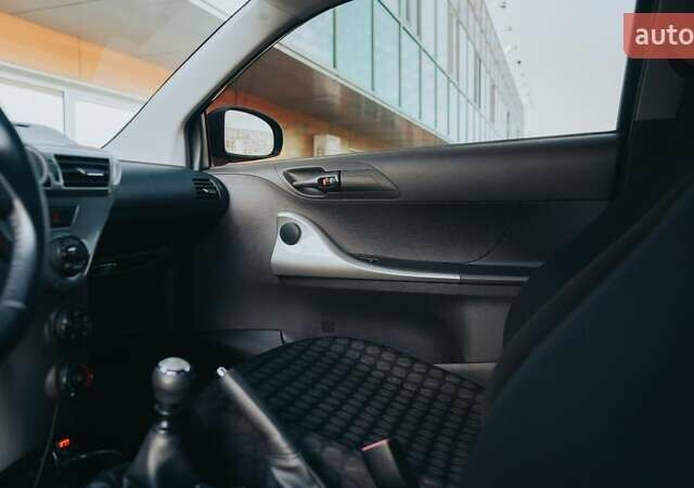 Черный Тойота АйКью, объемом двигателя 1 л и пробегом 34 тыс. км за 6000 $, фото 22 на Automoto.ua