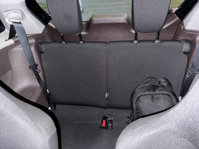 Черный Тойота АйКью, объемом двигателя 1 л и пробегом 34 тыс. км за 6036 $, фото 18 на Automoto.ua