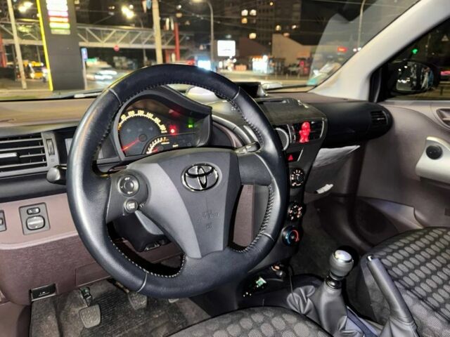 Черный Тойота АйКью, объемом двигателя 1 л и пробегом 34 тыс. км за 6036 $, фото 7 на Automoto.ua