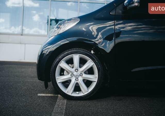 Черный Тойота АйКью, объемом двигателя 1 л и пробегом 34 тыс. км за 6000 $, фото 9 на Automoto.ua