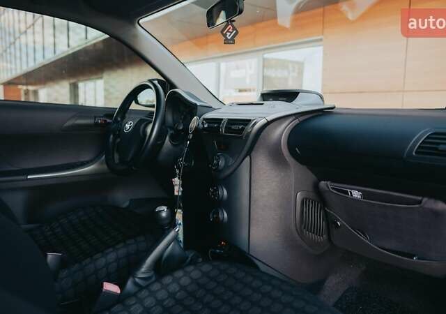 Черный Тойота АйКью, объемом двигателя 1 л и пробегом 34 тыс. км за 6000 $, фото 24 на Automoto.ua