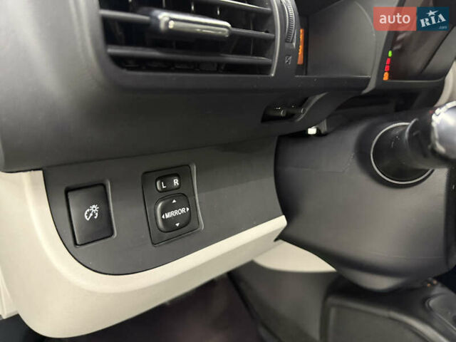 Чорний Тойота АйКью, об'ємом двигуна 1.33 л та пробігом 160 тис. км за 6999 $, фото 17 на Automoto.ua