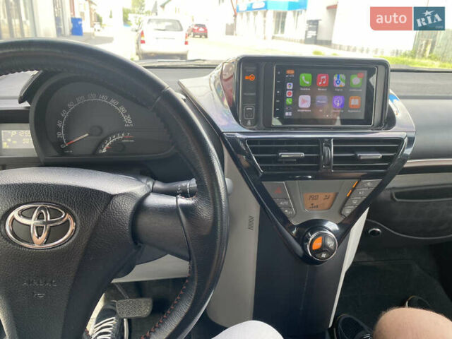 Черный Тойота АйКью, объемом двигателя 1.33 л и пробегом 98 тыс. км за 8900 $, фото 6 на Automoto.ua