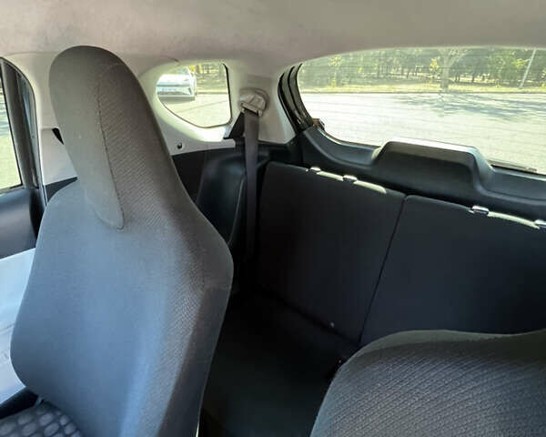 Черный Тойота АйКью, объемом двигателя 1.33 л и пробегом 167 тыс. км за 7500 $, фото 12 на Automoto.ua