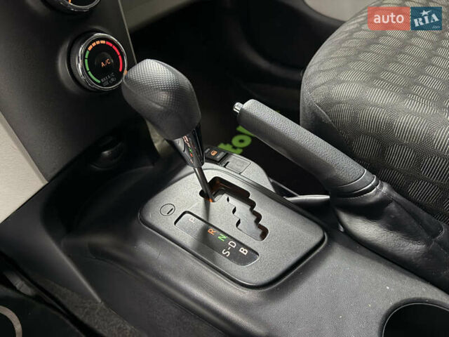 Чорний Тойота АйКью, об'ємом двигуна 1.33 л та пробігом 160 тис. км за 6999 $, фото 10 на Automoto.ua