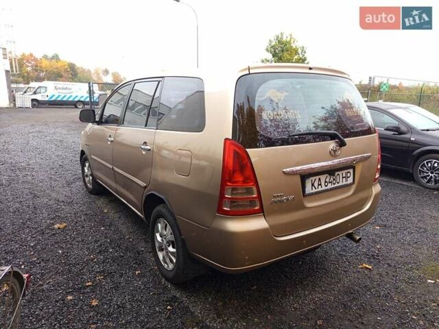 Бежевый Тойота Инова, объемом двигателя 2.7 л и пробегом 300 тыс. км за 7500 $, фото 7 на Automoto.ua