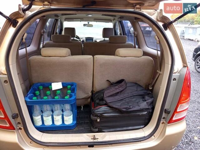 Бежевый Тойота Инова, объемом двигателя 2.7 л и пробегом 300 тыс. км за 7500 $, фото 11 на Automoto.ua