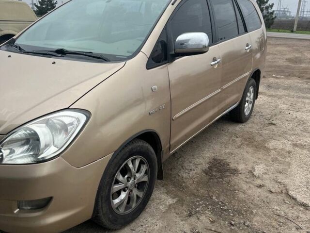 Бежевый Тойота Инова, объемом двигателя 2.7 л и пробегом 300 тыс. км за 6200 $, фото 7 на Automoto.ua