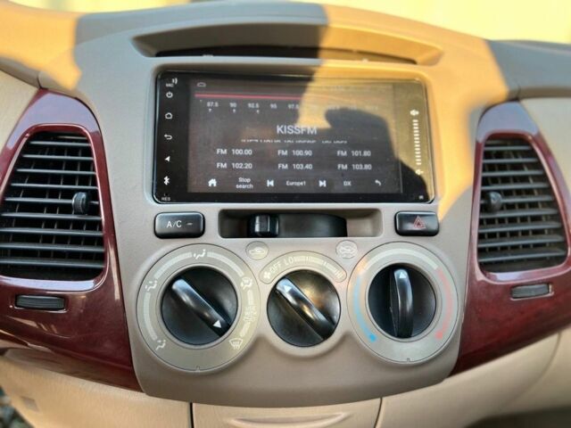 Бежевый Тойота Инова, объемом двигателя 2.7 л и пробегом 300 тыс. км за 6200 $, фото 11 на Automoto.ua