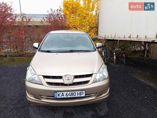 Бежевый Тойота Инова, объемом двигателя 2.7 л и пробегом 300 тыс. км за 7500 $, фото 2 на Automoto.ua