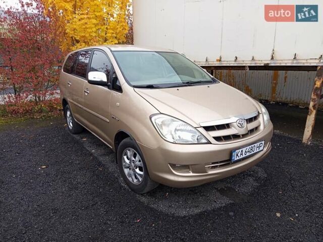 Бежевый Тойота Инова, объемом двигателя 2.7 л и пробегом 300 тыс. км за 7500 $, фото 4 на Automoto.ua