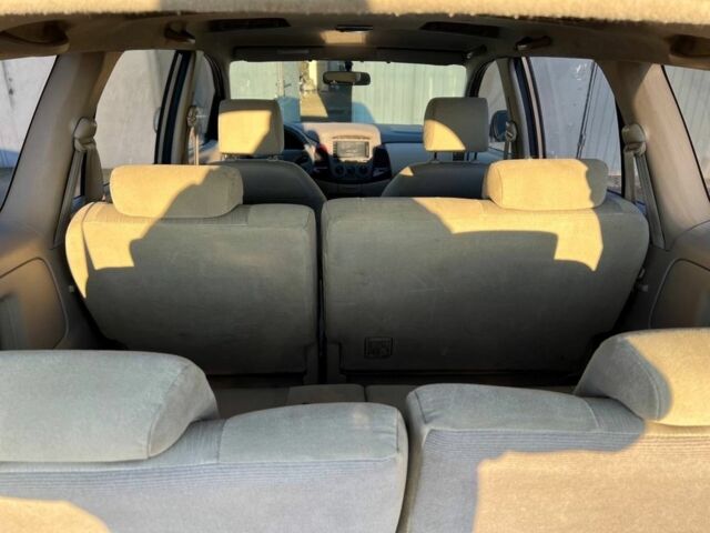 Бежевый Тойота Инова, объемом двигателя 2.7 л и пробегом 300 тыс. км за 6200 $, фото 10 на Automoto.ua