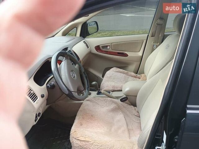 Чорний Тойота Інова, об'ємом двигуна 2.69 л та пробігом 213 тис. км за 7700 $, фото 6 на Automoto.ua