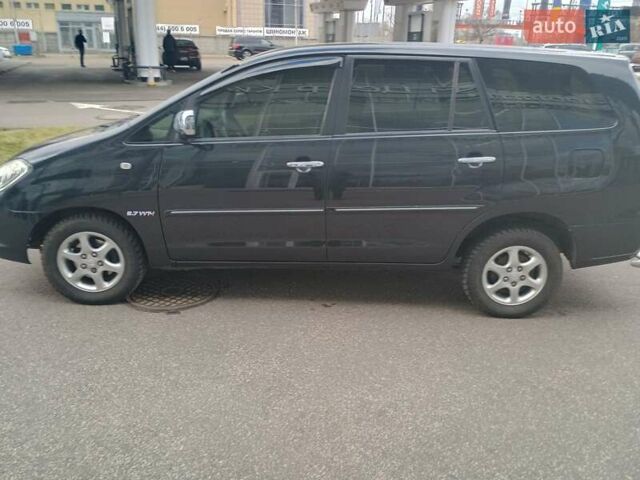Чорний Тойота Інова, об'ємом двигуна 2.69 л та пробігом 213 тис. км за 7700 $, фото 1 на Automoto.ua