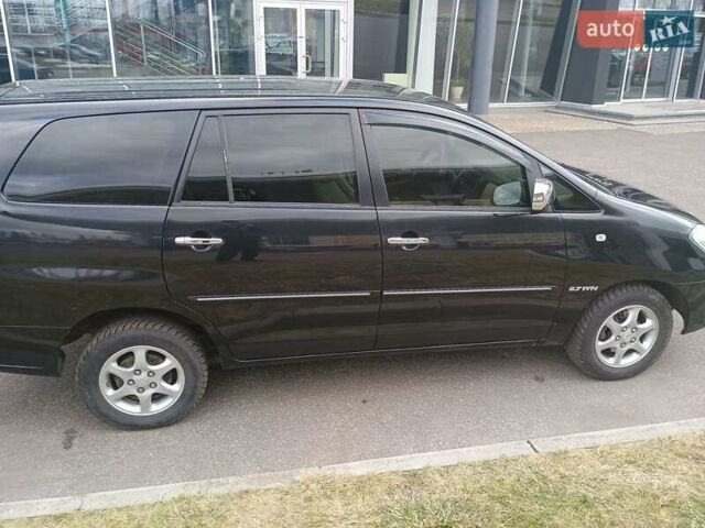 Чорний Тойота Інова, об'ємом двигуна 2.69 л та пробігом 213 тис. км за 7700 $, фото 3 на Automoto.ua