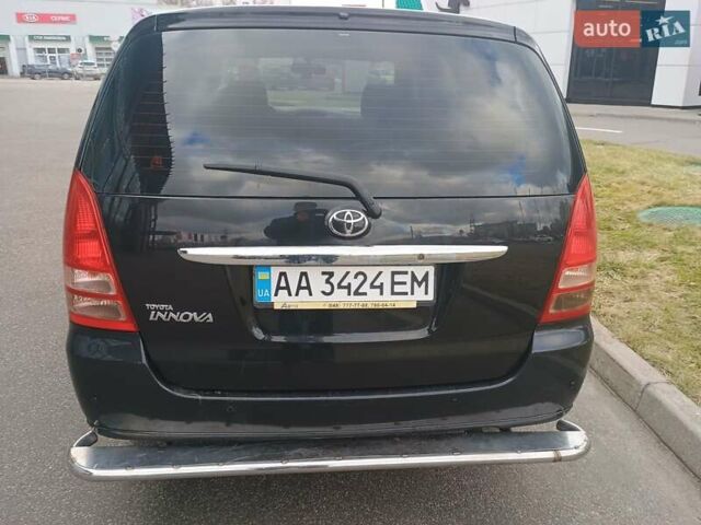 Чорний Тойота Інова, об'ємом двигуна 2.69 л та пробігом 213 тис. км за 7700 $, фото 2 на Automoto.ua