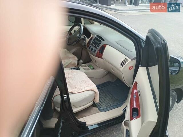 Чорний Тойота Інова, об'ємом двигуна 2.69 л та пробігом 213 тис. км за 7700 $, фото 5 на Automoto.ua