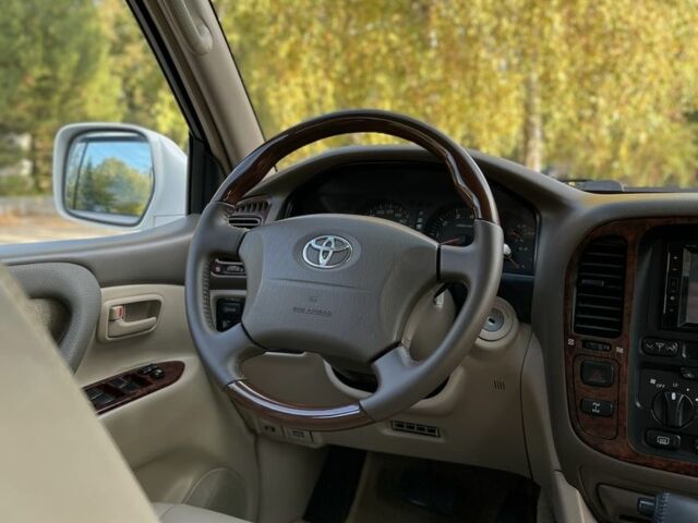 Білий Тойота Ленд Крузер 100, об'ємом двигуна 4.5 л та пробігом 330 тис. км за 15000 $, фото 17 на Automoto.ua