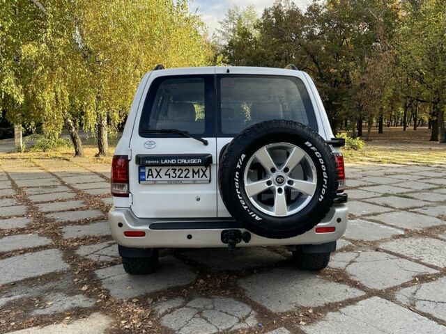 Білий Тойота Ленд Крузер 100, об'ємом двигуна 4.5 л та пробігом 330 тис. км за 15000 $, фото 7 на Automoto.ua