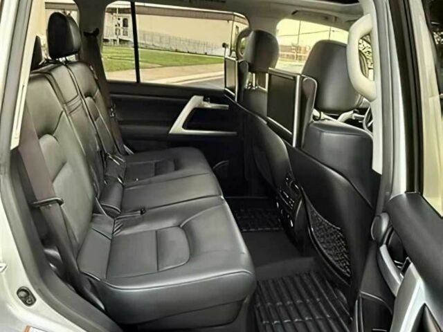 Белый Тойота Ленд Крузер 100, объемом двигателя 5.7 л и пробегом 59 тыс. км за 22000 $, фото 13 на Automoto.ua