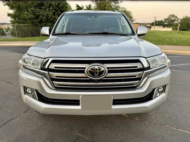 Белый Тойота Ленд Крузер 100, объемом двигателя 5.7 л и пробегом 59 тыс. км за 22000 $, фото 1 на Automoto.ua