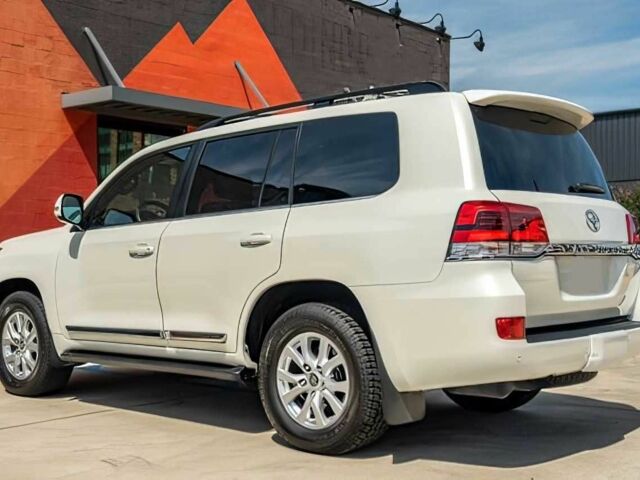 Белый Тойота Ленд Крузер 100, объемом двигателя 5.7 л и пробегом 40 тыс. км за 22000 $, фото 6 на Automoto.ua