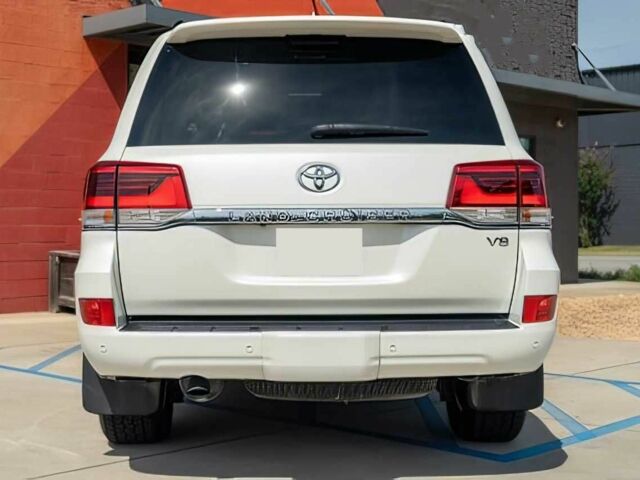 Белый Тойота Ленд Крузер 100, объемом двигателя 5.7 л и пробегом 40 тыс. км за 22000 $, фото 5 на Automoto.ua