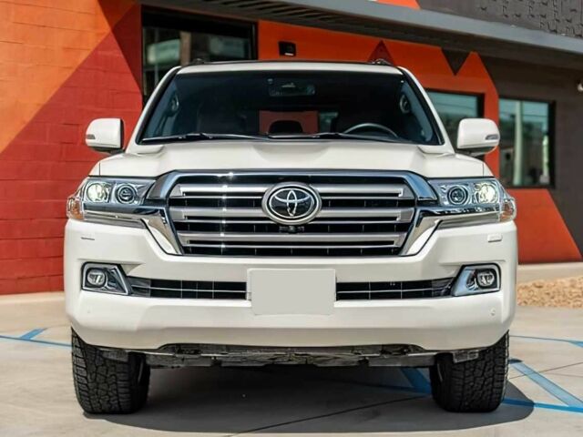 Белый Тойота Ленд Крузер 100, объемом двигателя 5.7 л и пробегом 40 тыс. км за 22000 $, фото 1 на Automoto.ua