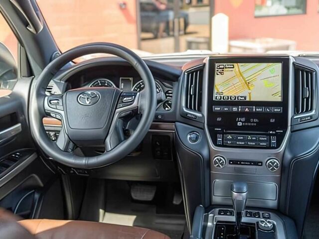 Белый Тойота Ленд Крузер 100, объемом двигателя 5.7 л и пробегом 40 тыс. км за 22000 $, фото 10 на Automoto.ua