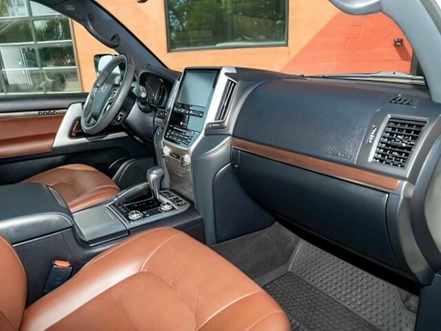 Белый Тойота Ленд Крузер 100, объемом двигателя 5.7 л и пробегом 40 тыс. км за 22000 $, фото 13 на Automoto.ua