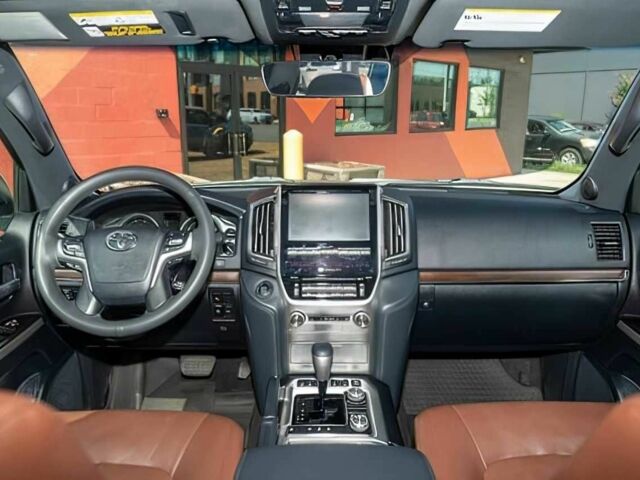 Белый Тойота Ленд Крузер 100, объемом двигателя 5.7 л и пробегом 40 тыс. км за 22000 $, фото 11 на Automoto.ua